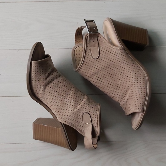 Beige Esprit Sandals - Picture 3 of 4